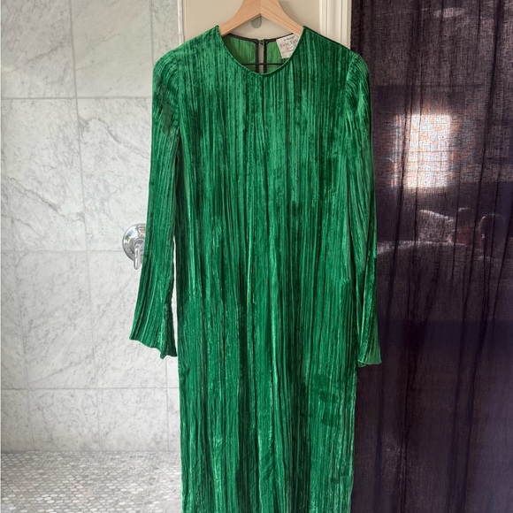 Forte Dresses & Skirts - Forte Green Pleated Long Sleeve Sheath Dress